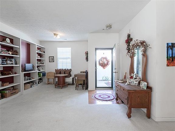 4th image of 430 W Oaks Trl