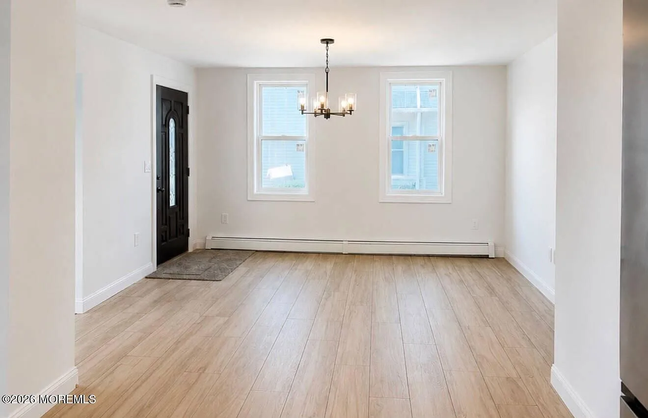 3 bed, 2.5 bath, 2070 sqft, $3,950 — Photo 2
