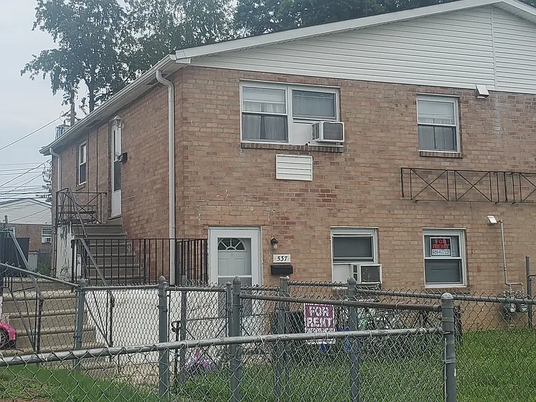 537 Avon St #1 — Photo 1