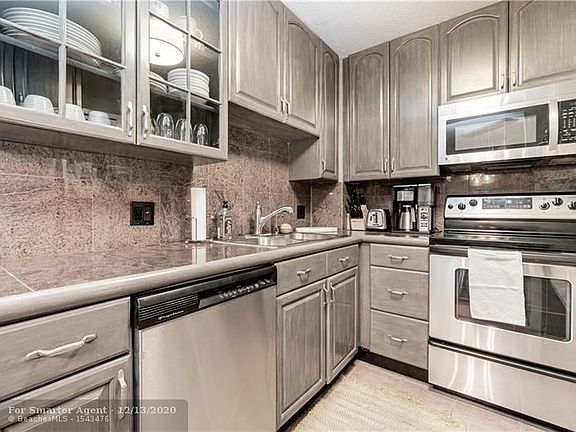 3rd image of 1625 SE 10th Ave APT 907