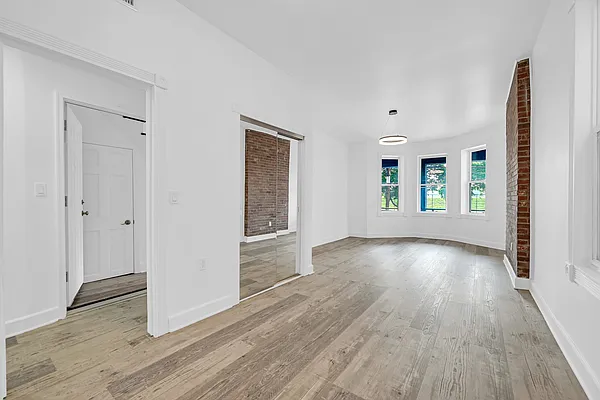 Rented by LandSeair Real Estate Group | media 7