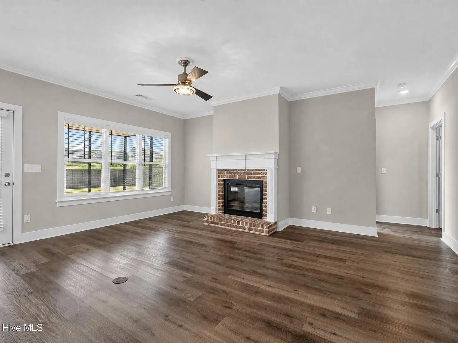 6 bed, 4.0 bath, 3172 sqft, $2,575 — Photo 3