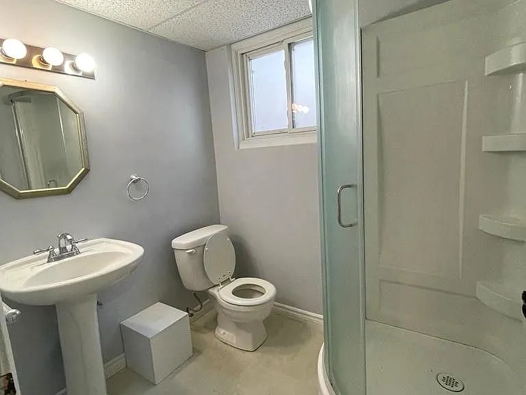 46 Caprice Cres — Photo 10