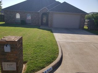 840 Huddleston Dr, Cache, OK 73527