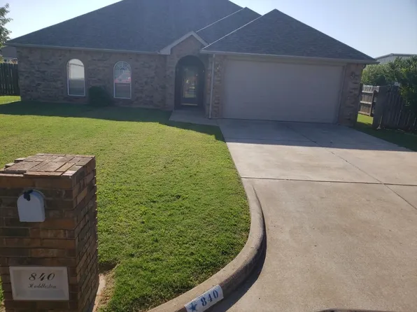 840 Huddleston Dr, Cache, OK 73527