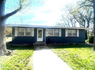 1702 Ritchie St, Winfield, KS 67156
