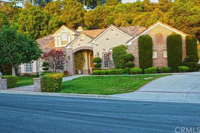 1st image of 805 Mountain Ln