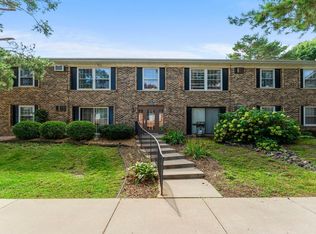 806 Old Settlers Trl APT 8, Hopkins, MN 55343