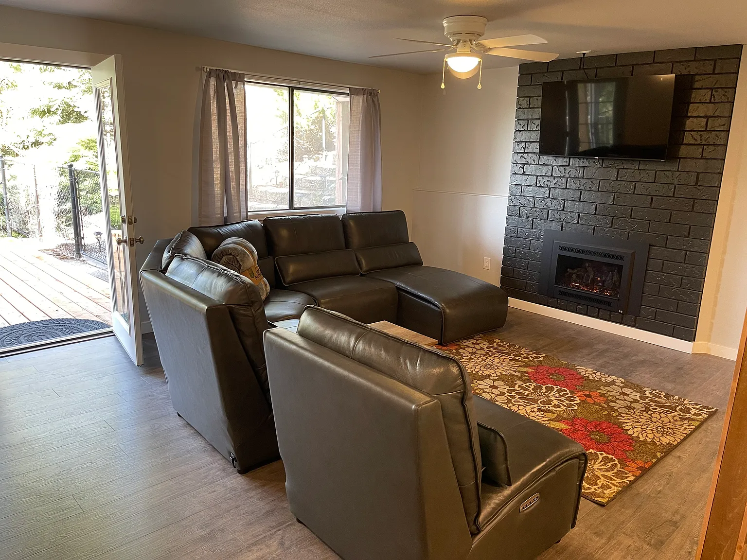 2 bed, 1200 sqft, $1,950 — Photo 1