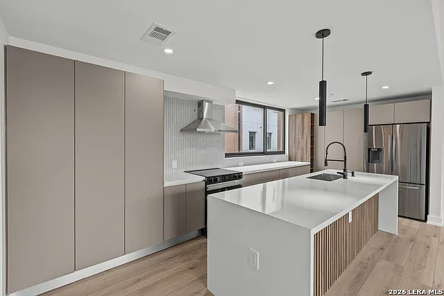 222 E Courtland Pl #1 — Photo 23