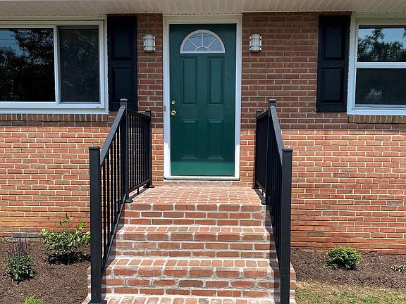 3rd image of 52 Boies Dr