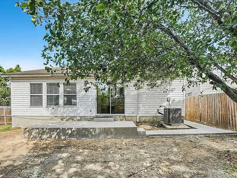 7310 Cortland Crk — Photo 16