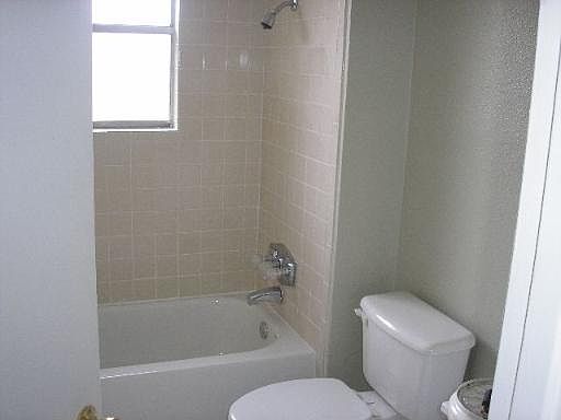 5th image of 450 CRESTFIELD DR