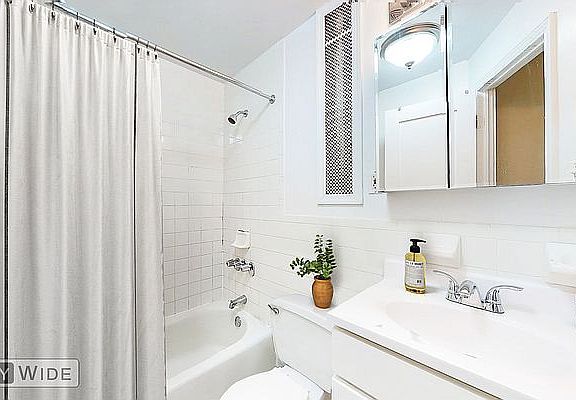 4th image of 430 E 89th St APT 1c