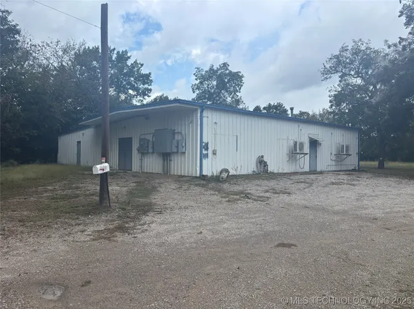 709 E 4th St, Skiatook, OK 74070