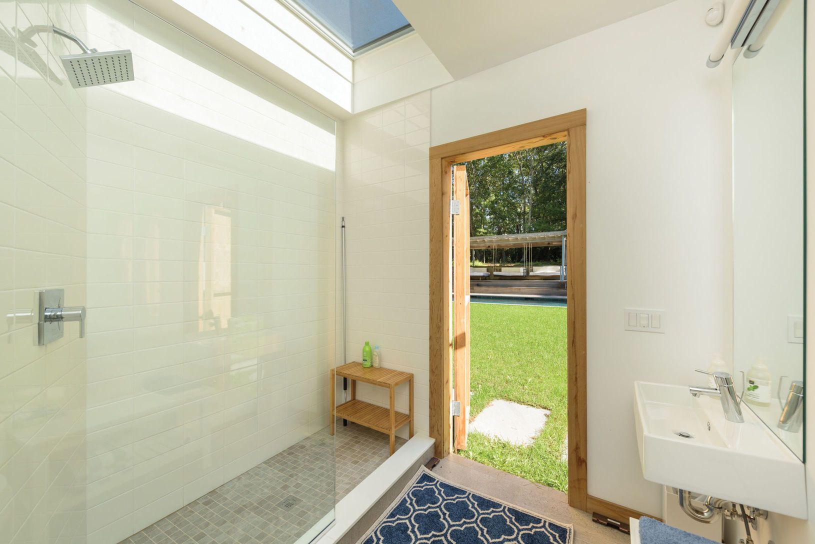  Full Outdoor Bathroom