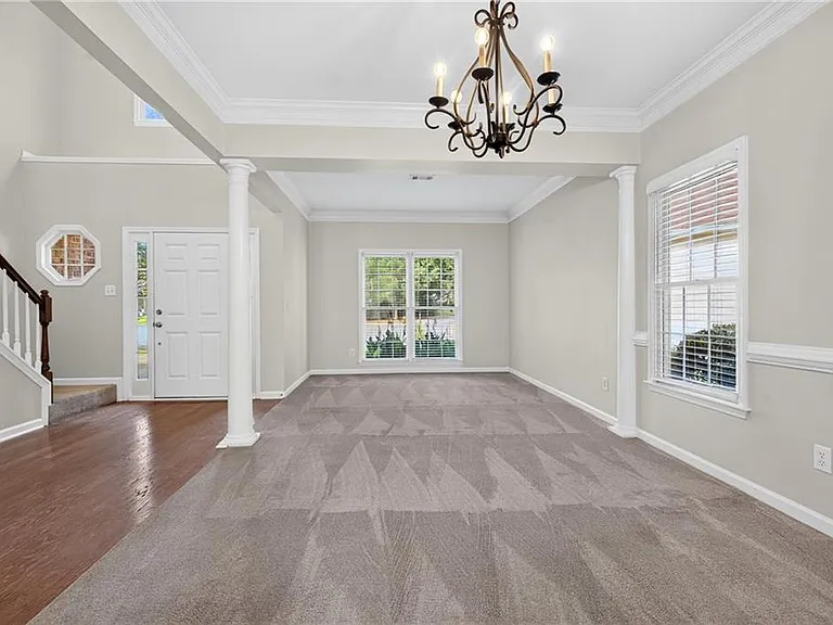 2311 Ravinia Ct NE — Photo 4