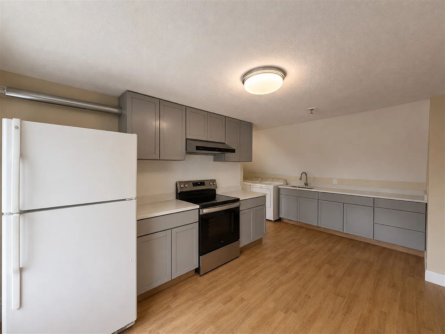 2 bed, 750 sqft, $2,600 — Photo 4