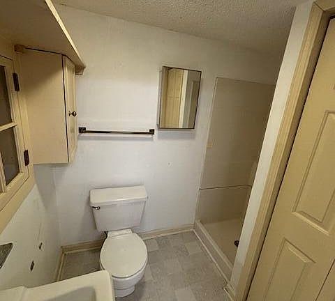 5th image of 404 W Hampton Ave #3