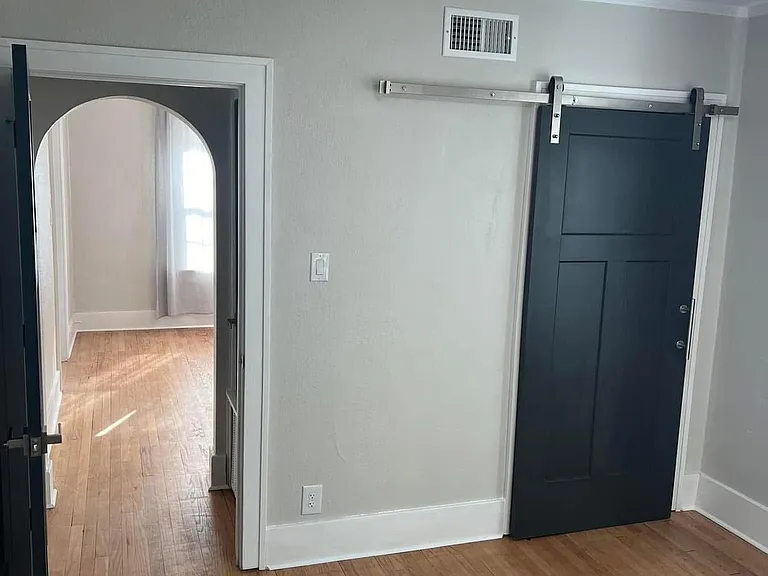 115 E 12th St #1 — Photo 10