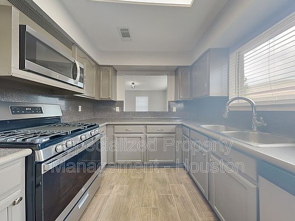 4th image of 15611 Cabot Creek Cir