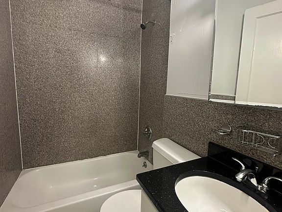 5th image of 226 E 59th St #3RR
