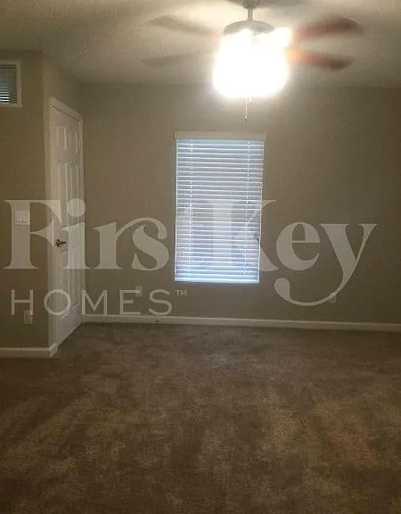 991 SW Dubois Ave — Photo 40