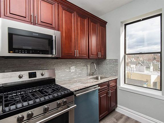 4th image of 429 Fairmount Ave APT 504