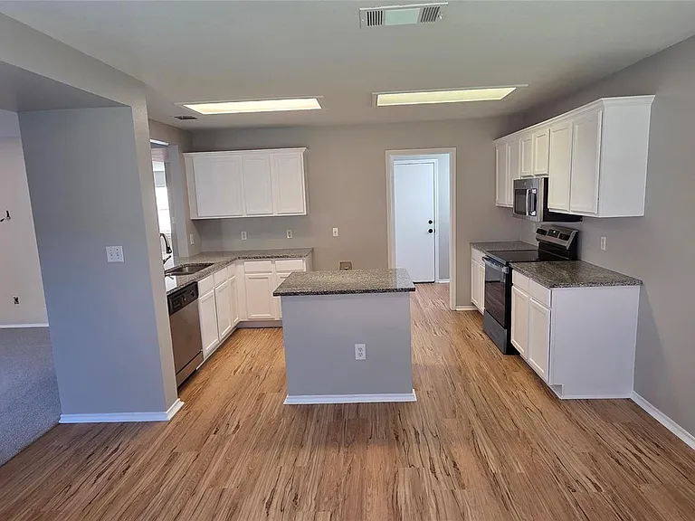 3037 Bradford Park Dr — Photo 11