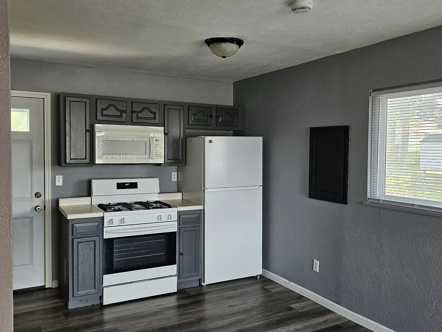 3 bed, 875 sqft, $1,200 — Photo 4