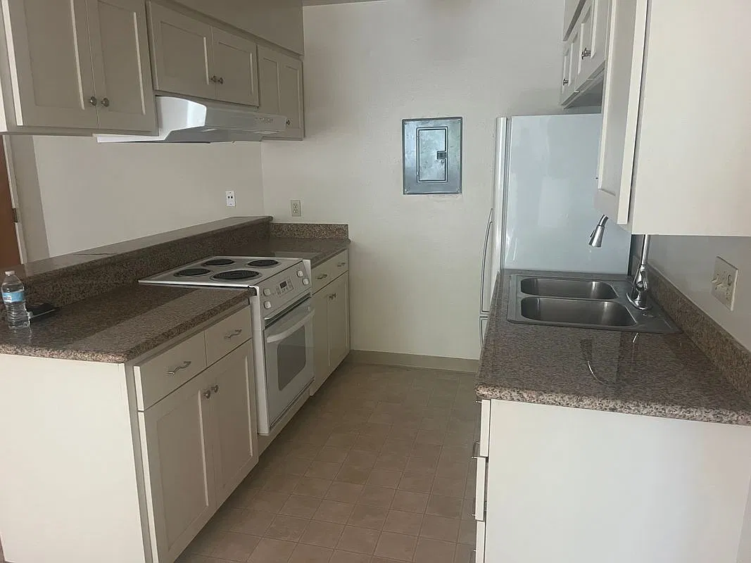 2 bed, 1.0 bath, 750 sqft, $2,395 — Photo 3