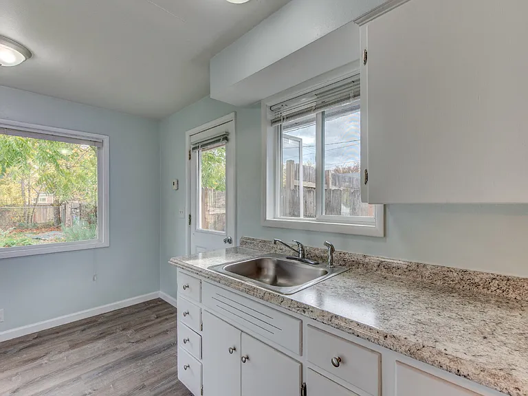 1417 Jefferson St — Photo 6