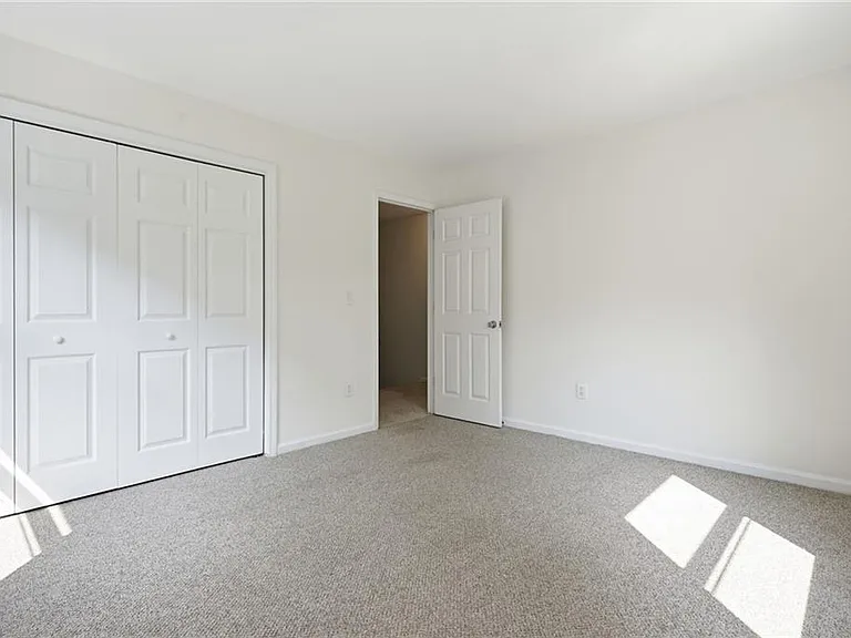 2 Lafayette Dr — Photo 21