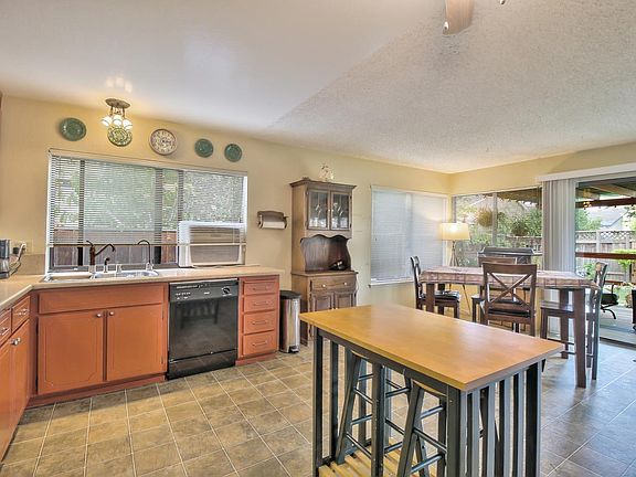 4th image of 346 Sunpark Ln