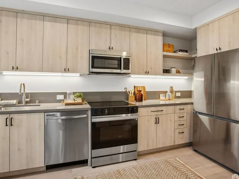 986 S Van Ness Ave #201 — Photo 5