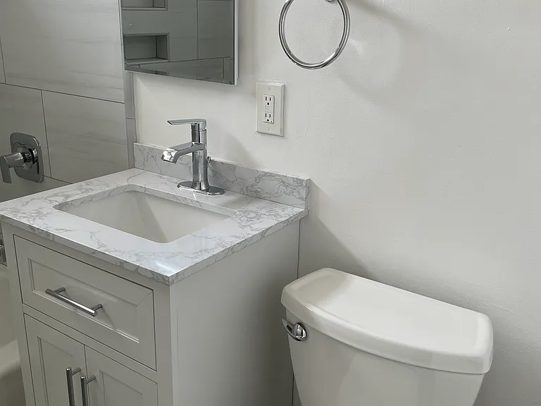 2215 Mathews Ave #4 — Photo 13