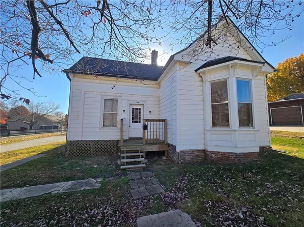 2119 South St, Lexington, MO 64067