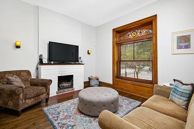 1st image of 1111 W Wrightwood Ave