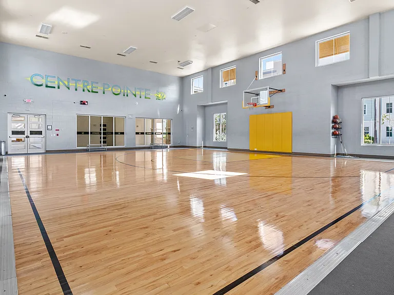 Centre Pointe Apartments — Photo 38