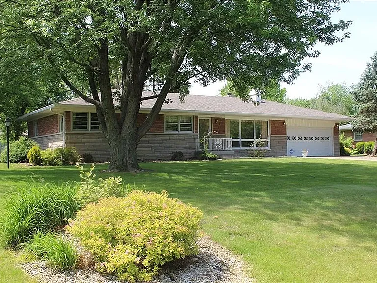 2205 Hanover Dr — Photo 3