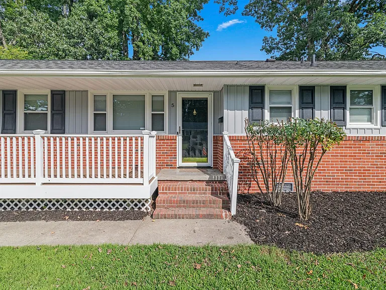 5 Fairway Ln — Photo 4