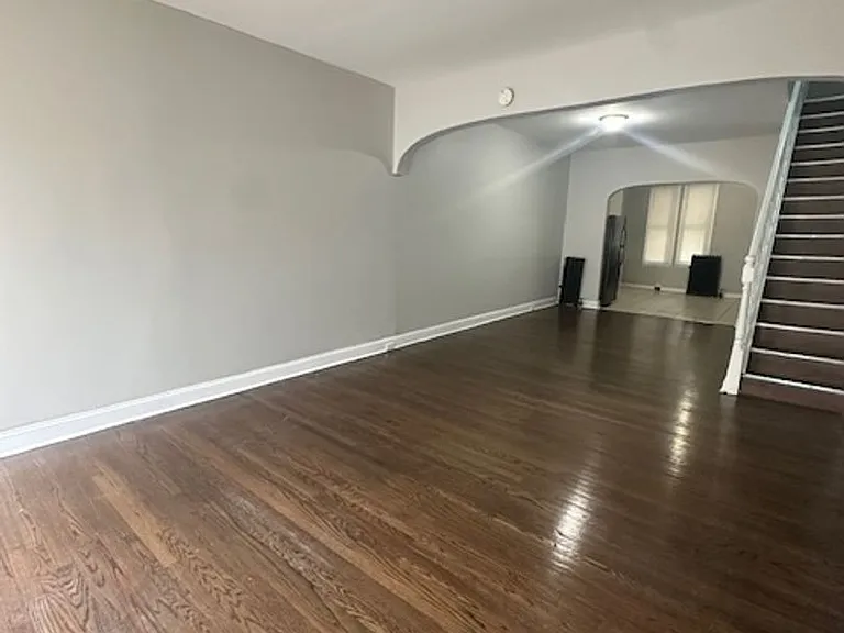 2585 W Fayette St — Photo 2