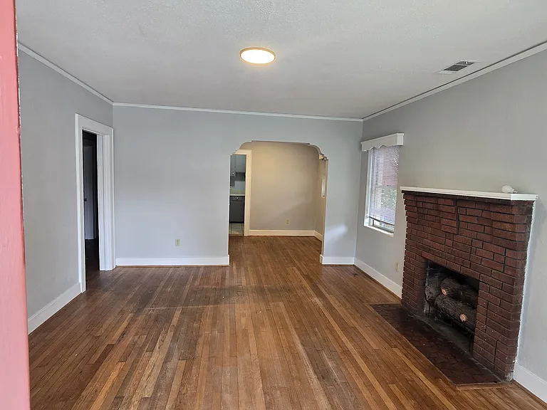 1419 E 35th St #B — Photo 3