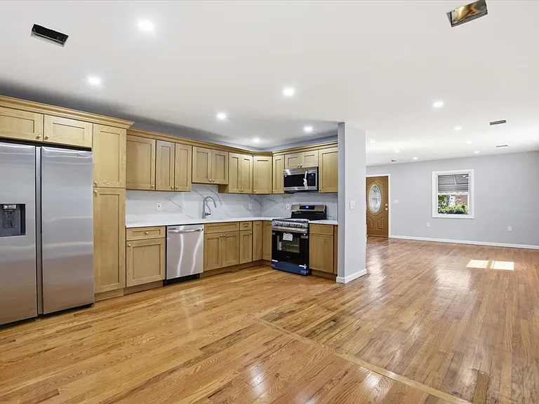 1928 Paterson St #1 — Photo 11
