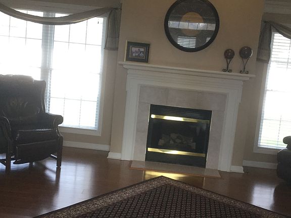4th image of 11821 Silverthorne Dr