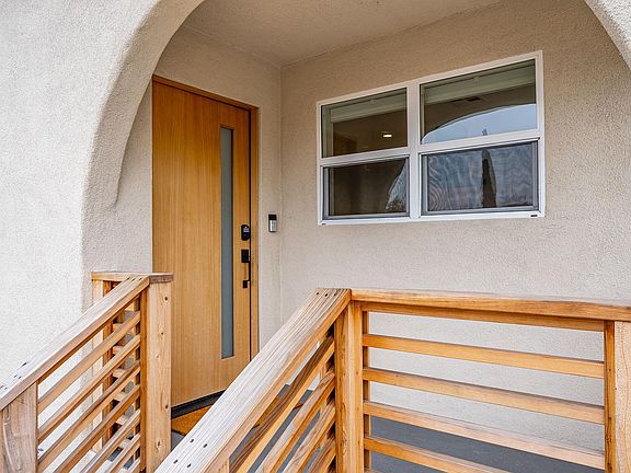 3rd image of 4051 Baywood St