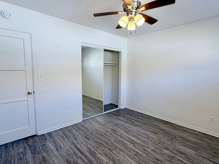 CA Hornblend St — Photo 12