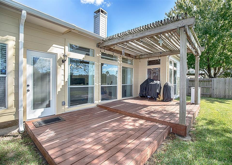 1st image of 3722 Crescent Dr