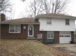 1205 E Ridgeway Dr, Olathe, KS 66061