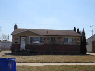 17962 S Wind Dr, Fraser, MI 48026